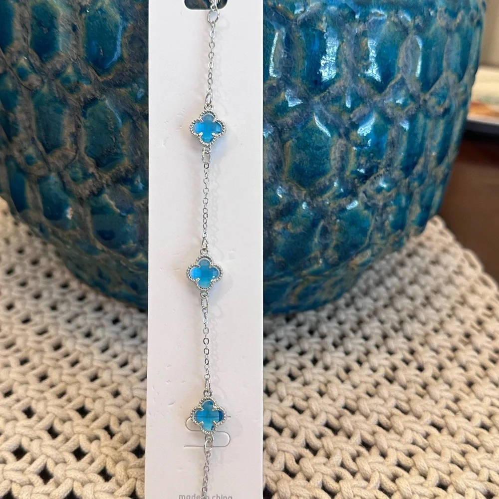 Elegant Silver‎ and Blue Clover Necklace NWT